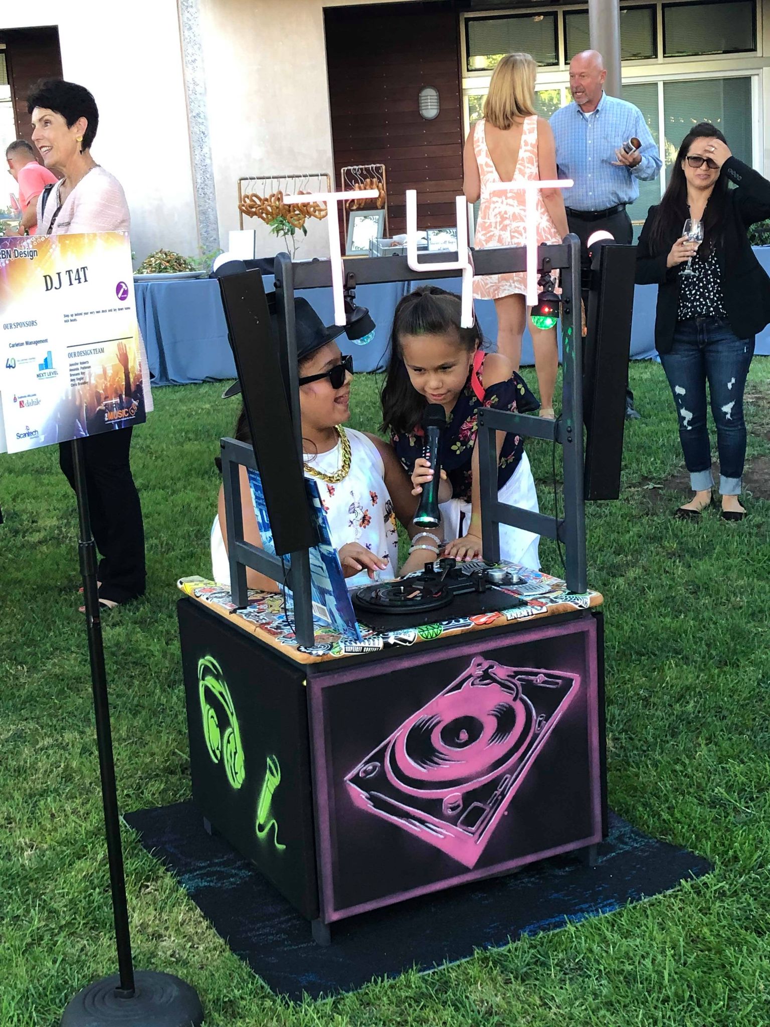 small dj booth speakers